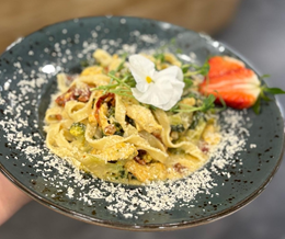  Tagliatelle z piersią kurczaka z brokułem